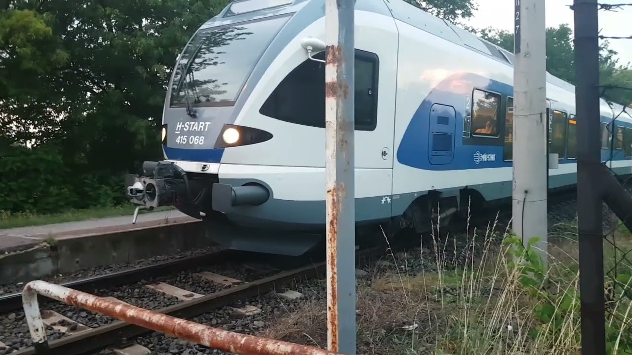 Train arrives at Fótújfalu station (2020.06.09)