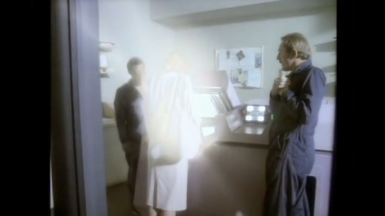 Dimensión Desconocida 1985. ¿Sabe Escribir en Máquina? (But Can She Type?)