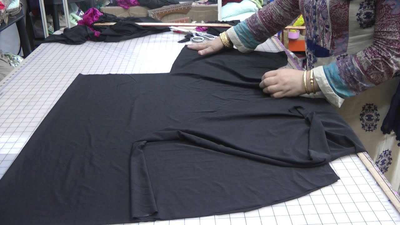 cutting pleated abbaya.