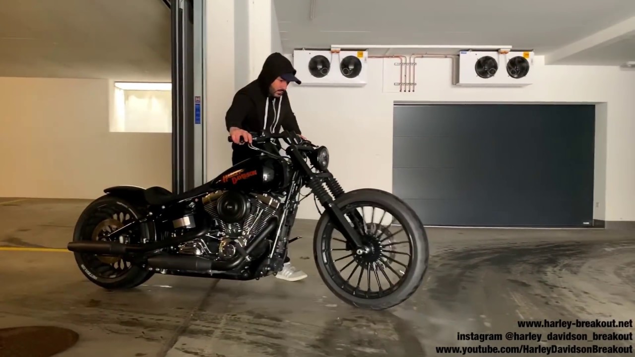 Harley-Davidson Breakout Washing and Engine Start
