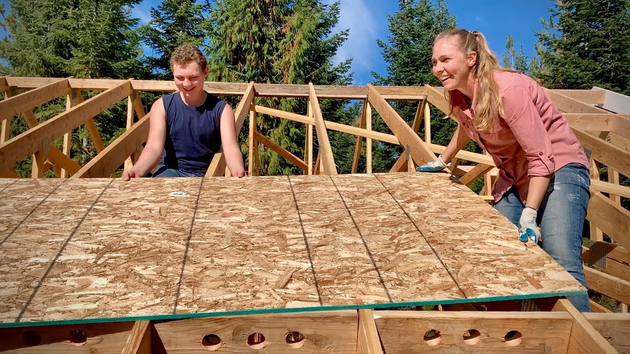 Roof Sheathing and Underlayment - Couple Builds Off Grid Home