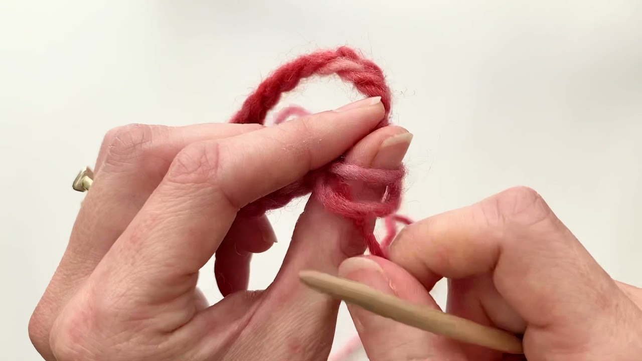 How to Nalbind. Step3: Joining a Chain into a Circle.