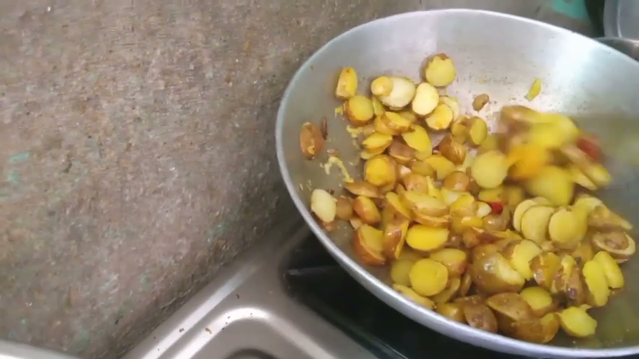 Notun Alu Vaja Recipe | 3 Minute Easy Crispy Alu Bhaja | Simple Bangali Ranna 🥔