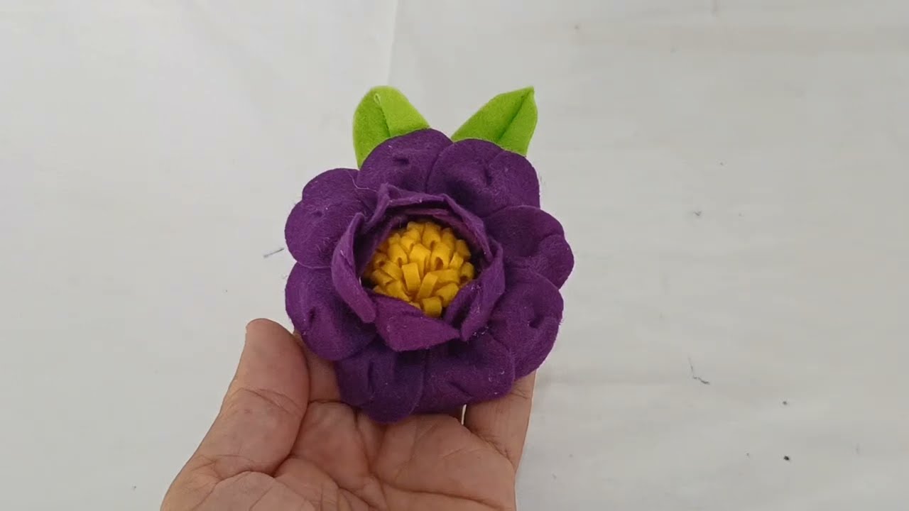 como fazer flor de feltro. rosa de feltro artesanato com feltro, #artesanato ,#diyflower ,#tutorial