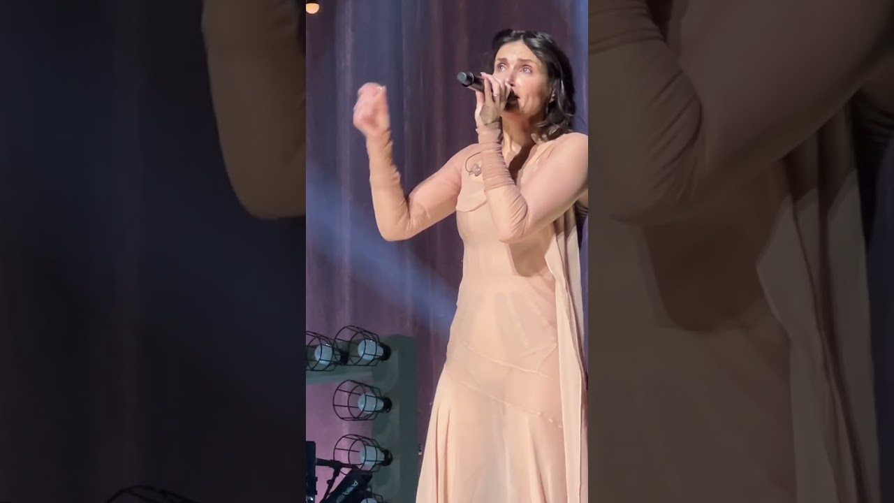 Idina Menzel - Live In New York - Brave