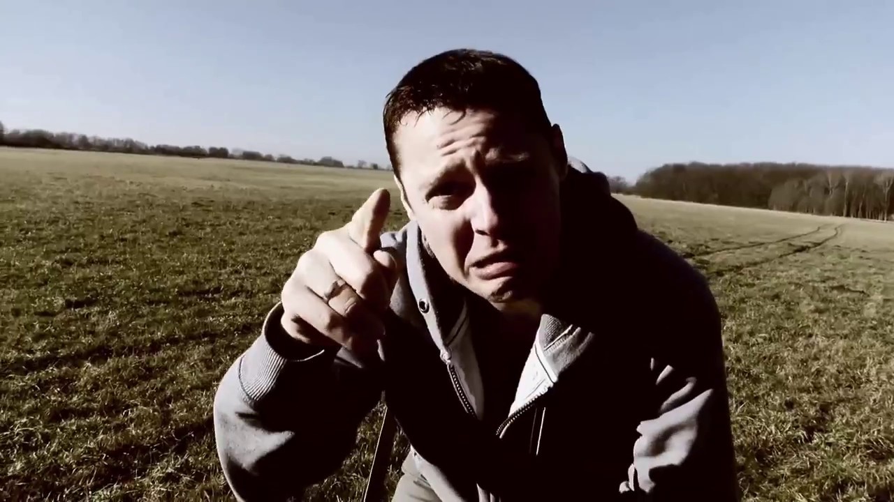 ...AUCH! - Ungelegtes Ei (Musikvideo)
