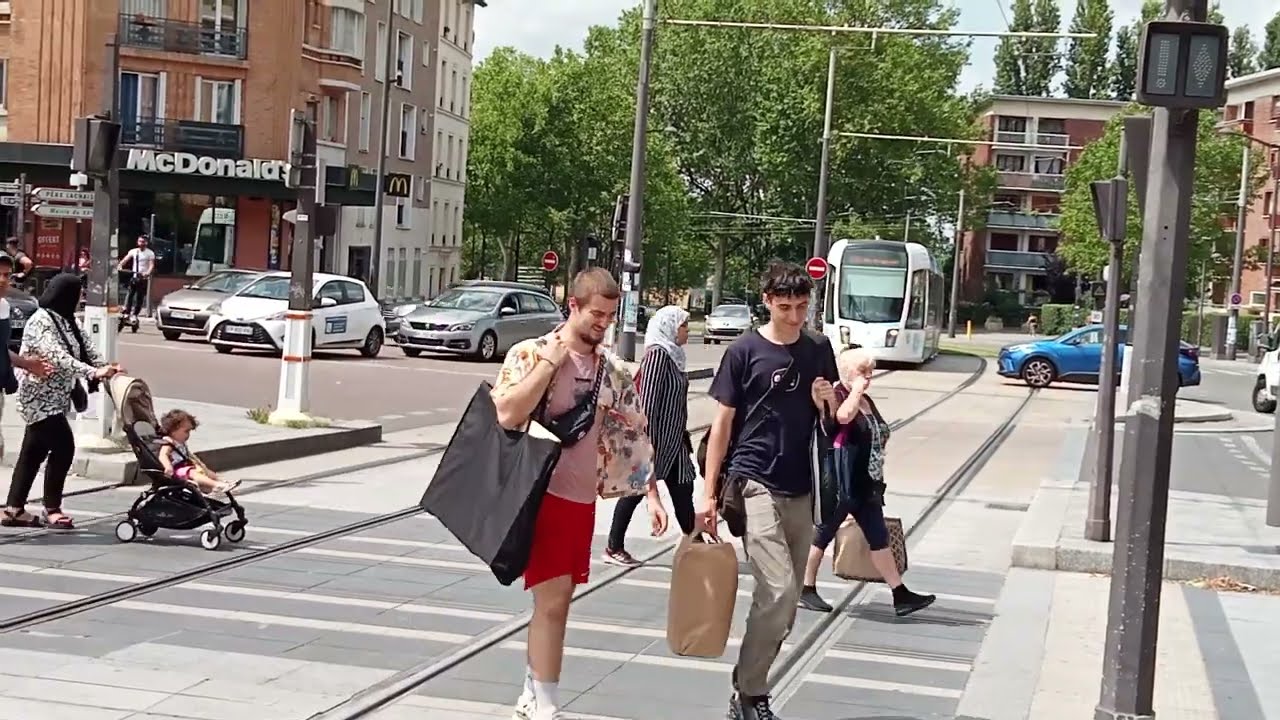 metro Paris.. tramway porte des lilas.