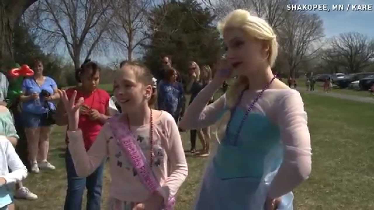 300 strangers attend girl's party after mom's plea