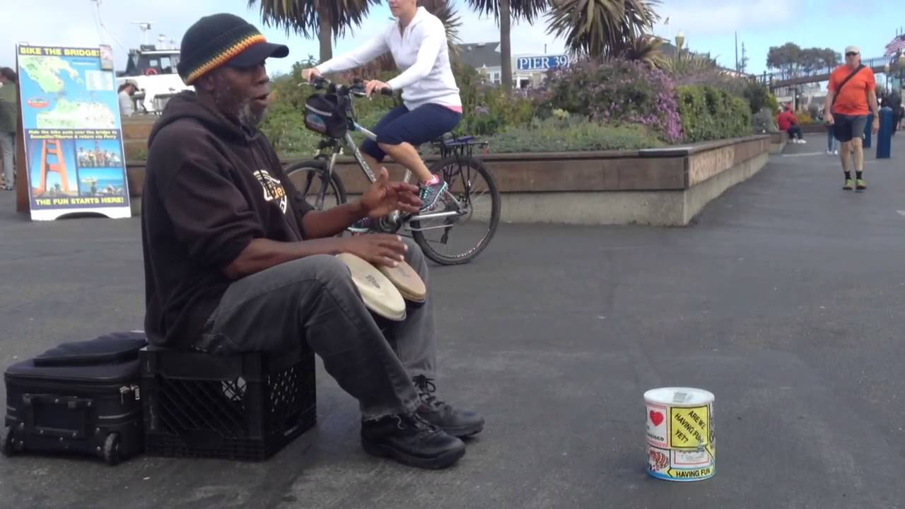 Djembeplayer at pier 33