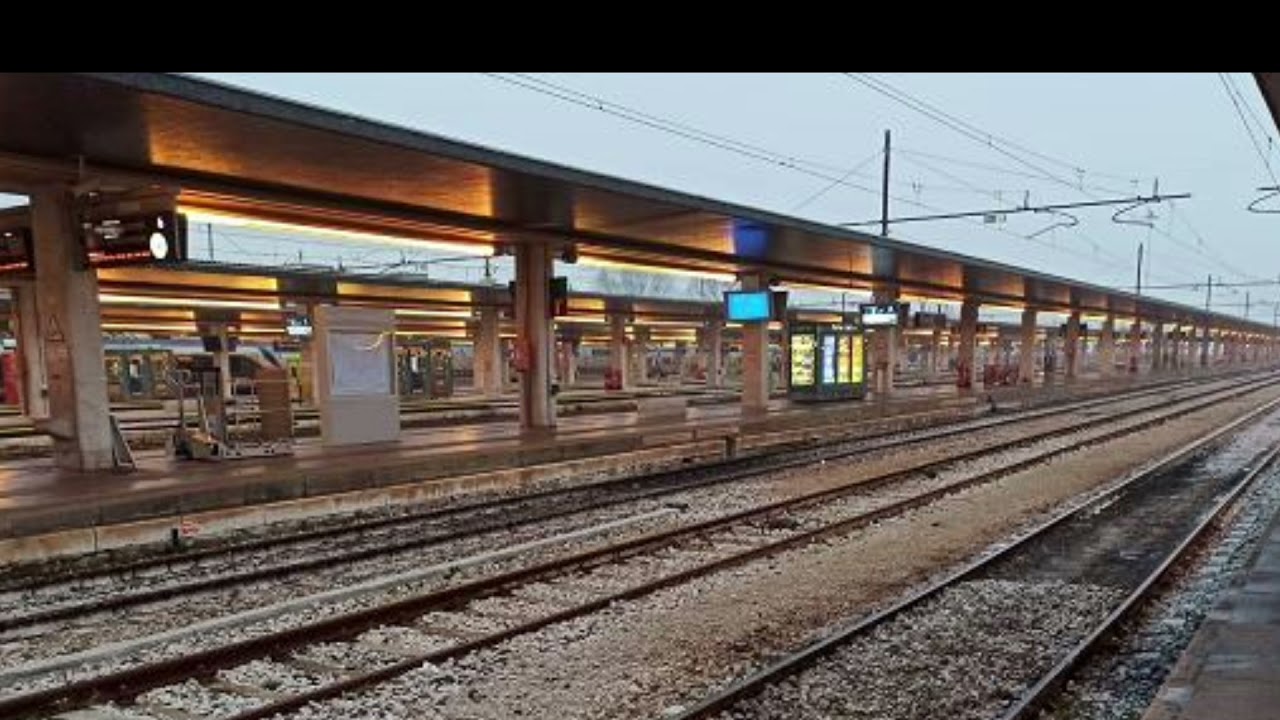 ANNUNCI DALLA STAZIONE DI VENEZIA SANTA LUCIA