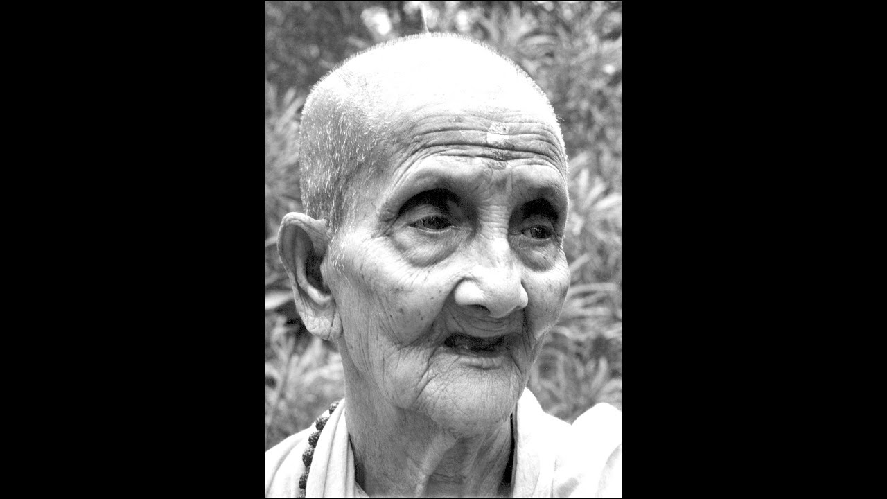D1. Sri Anandamayi Ma Sings, then Her mother Didi Ma Sings!