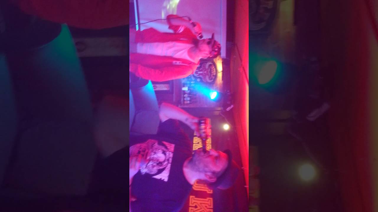 Mekkalaa & Huslaa huslaa - Pahat Viinit Pirtissä LIVE