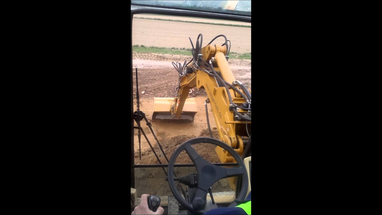 Loading Fendt 826 with Hydrema M800 Cab view