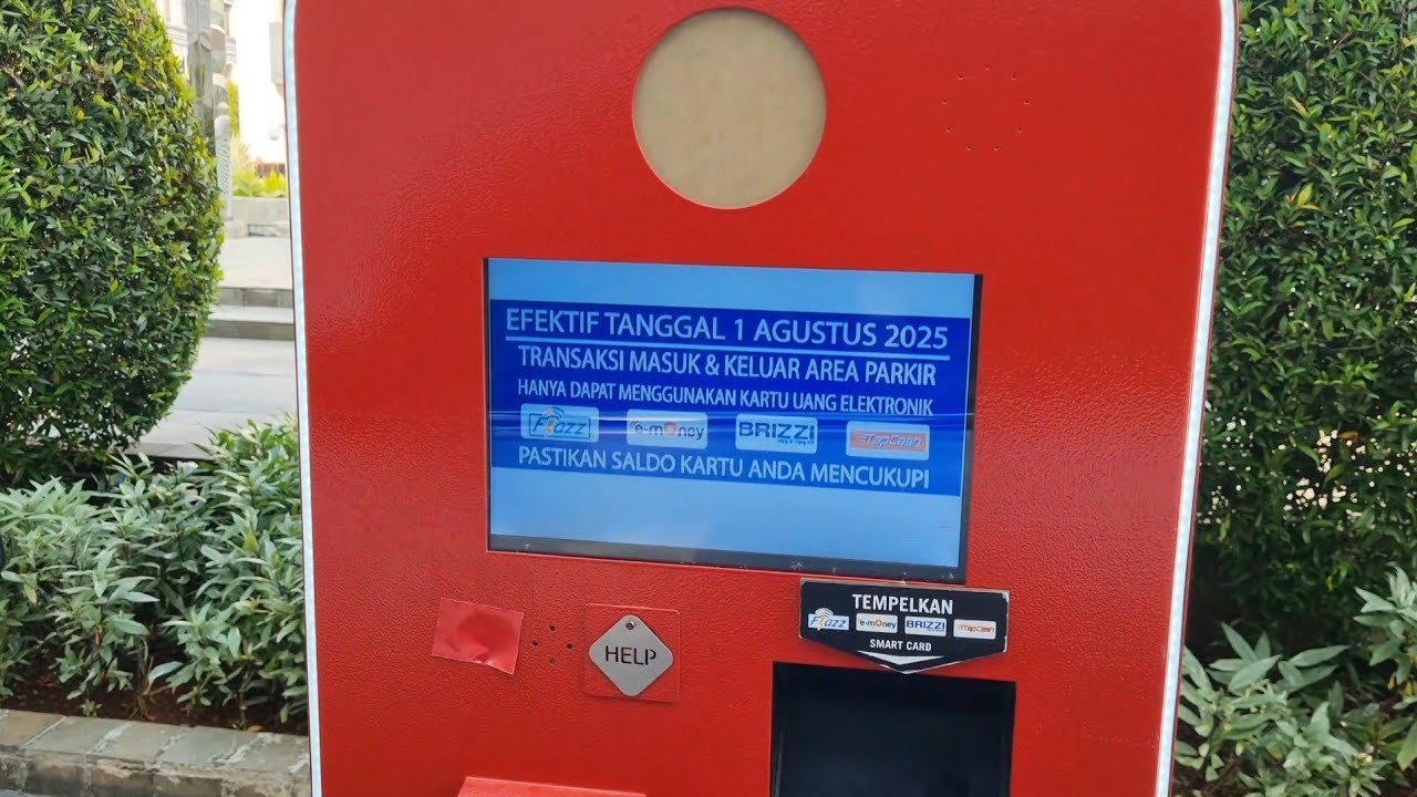 Suara mesin tiket parkir Secure Parking Mall Of Indonesia (MOI) saat pintu masuk Tahun 2025