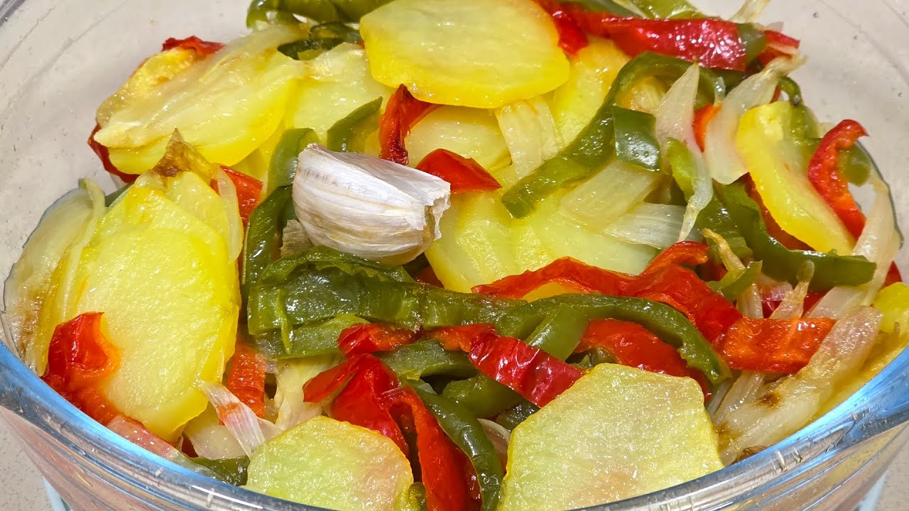 🥔 Patatas a lo pobre 🌶 en el microondas 👌 // BEATRIZ COCINA 