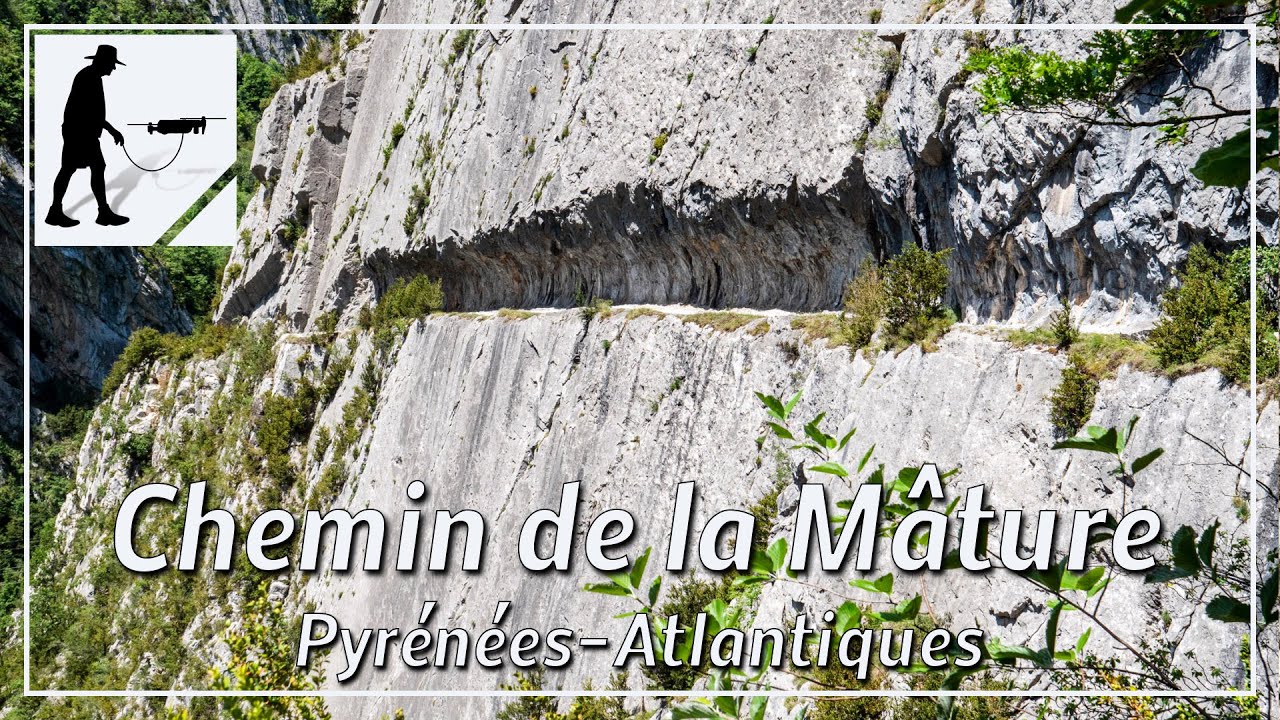 Chemin de la M&acirc;ture, Fort du Portalet, Pyr&eacute;n&eacute;es-Atlantiques, Nouvelle-Aquitaine, France, on foot