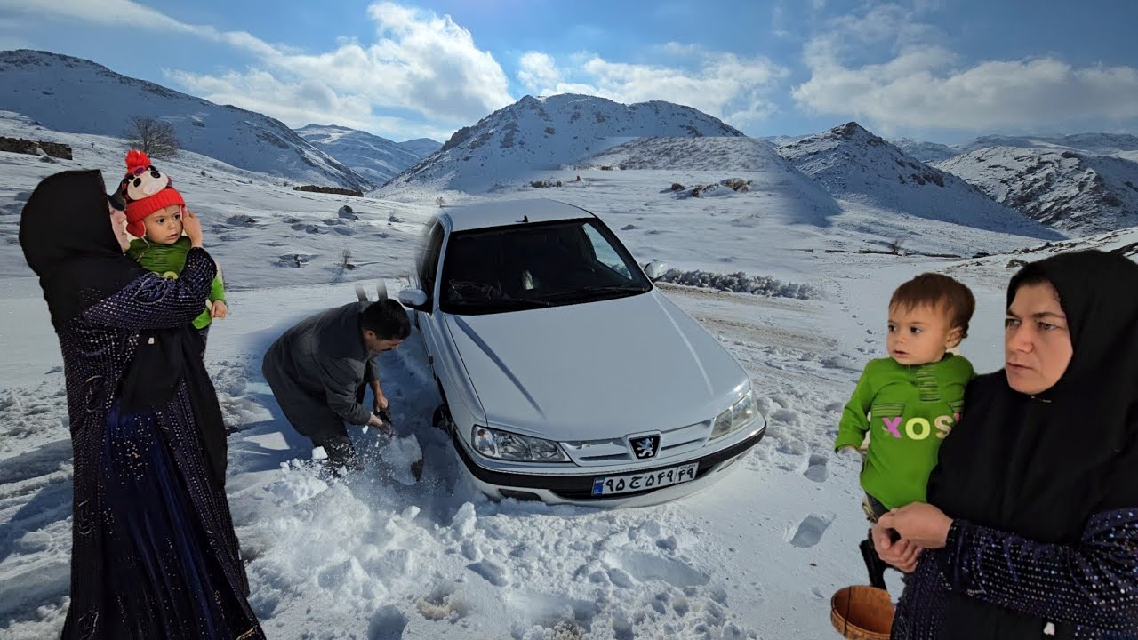 ❄️The hard life of Iranian nomads|Rescuing a sick child in the snow and blizzard of the mountains😢🏔️