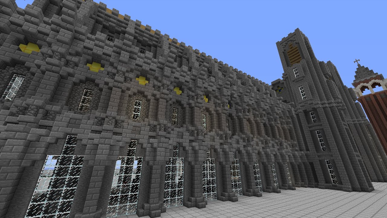 Server Build Showcase: Medieval Cathedral Wall Design