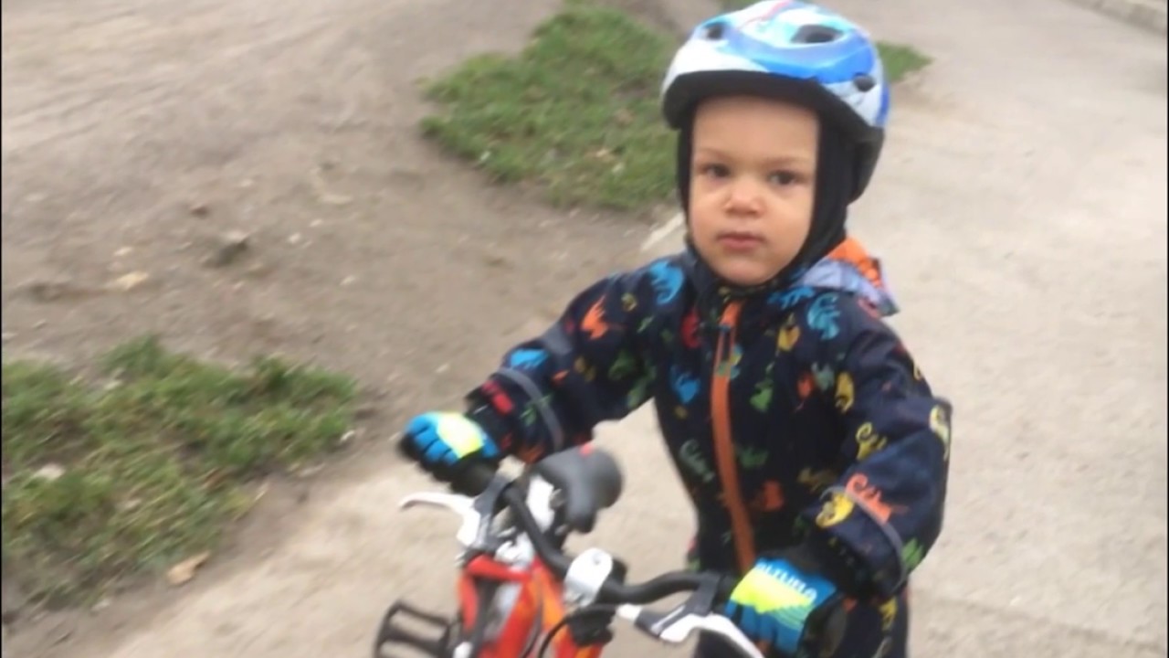 Islabikes CNOC 14 small, 2 year old Toddler Biker on BMX track