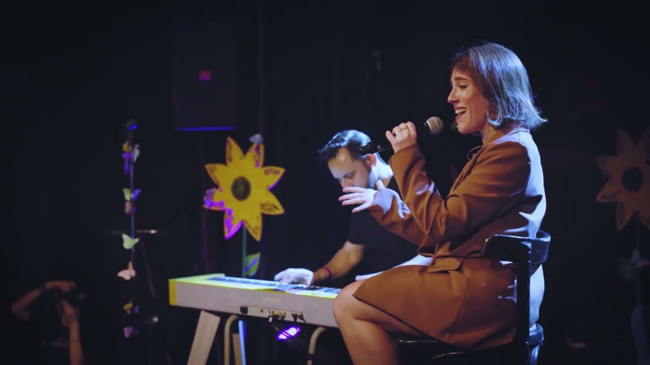 Laura Esquivel - Estaré Contigo (Laura Esquivel en vivo)