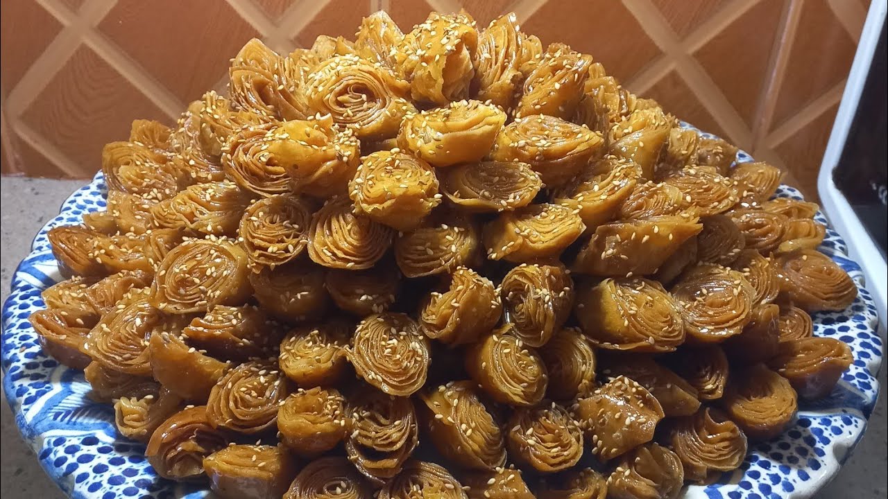 تحضيرات رمضان : حلوة لسان الطير حلوة الزمن الجميل كتجي  مورقة و مقرمشة مع طاطا بشرى