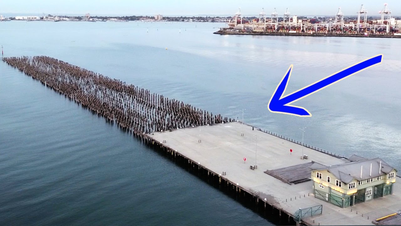 This iconic PIER in Melbourne is LOADED with Fish !!