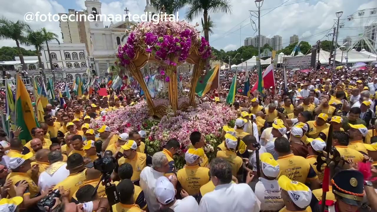 MOMENTOS DO CÍRIO 2023- CHEGADA DA BERLINDA DE NOSSA SENHORA DE NAZARÉ NA PRAÇA  SANTUÁRIO.