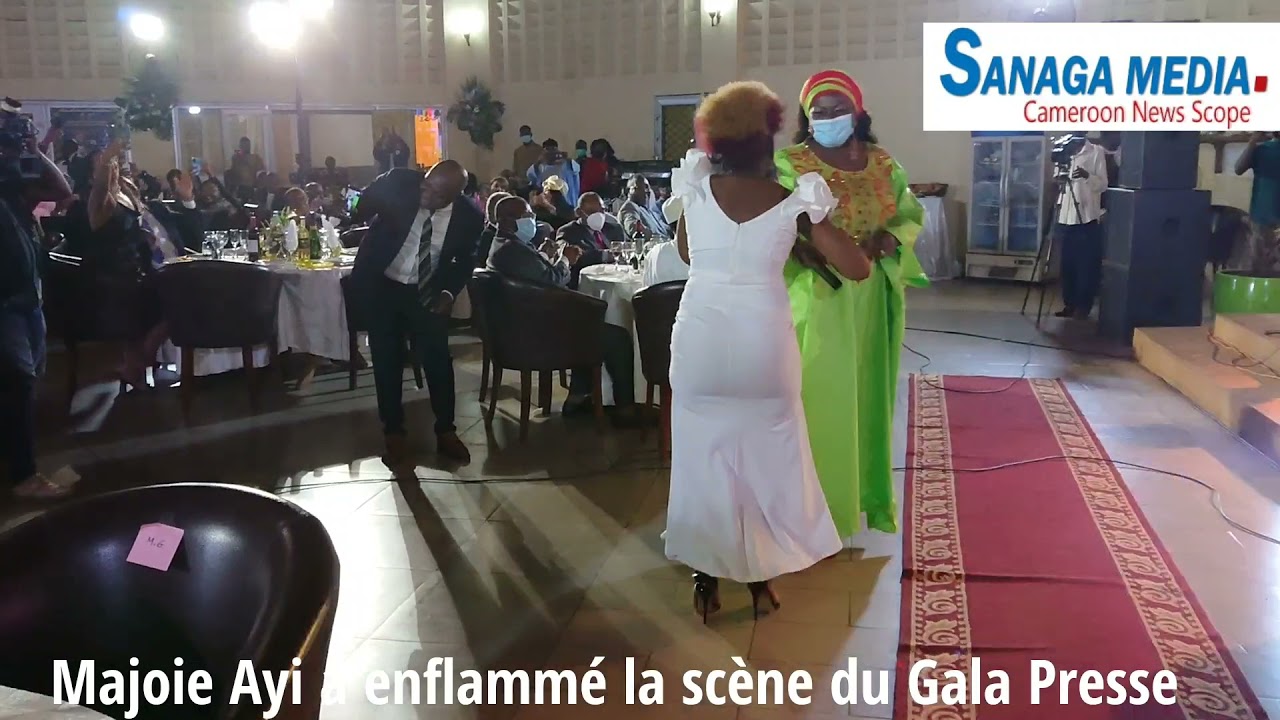 CAN 2021 : l'artiste Majoie Ayi a enflammé le Gala de presse avec quelques membres du gouvernement.