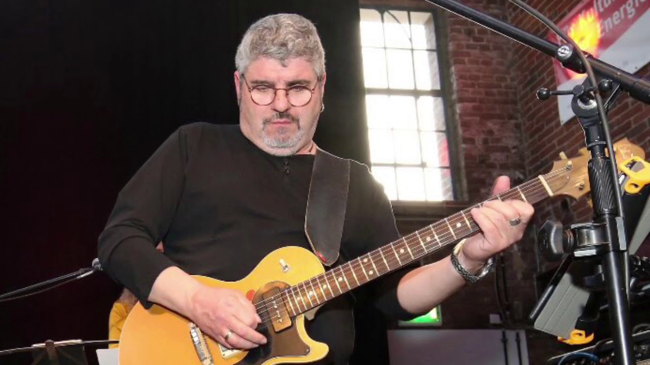 Grazia Bradi - While my guitar gently weeps