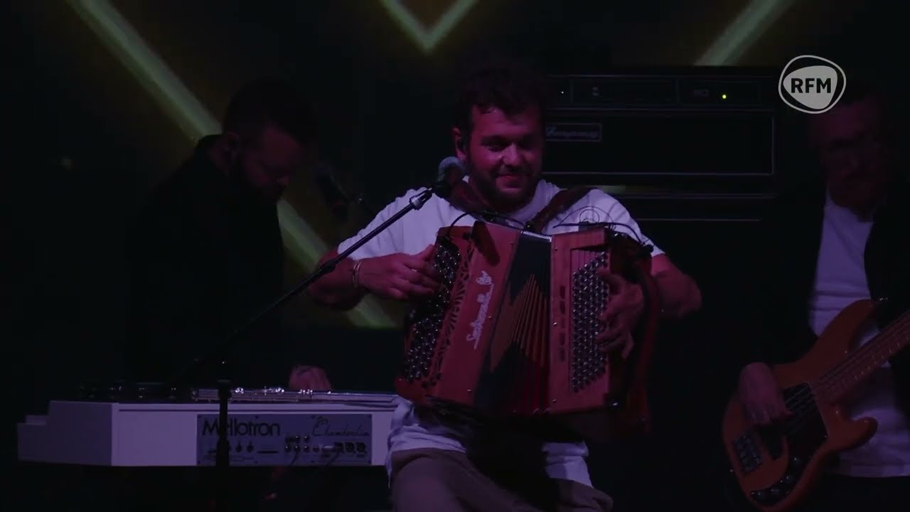 Claudio Capéo sur la scène du RFM Music Live de Toulouse