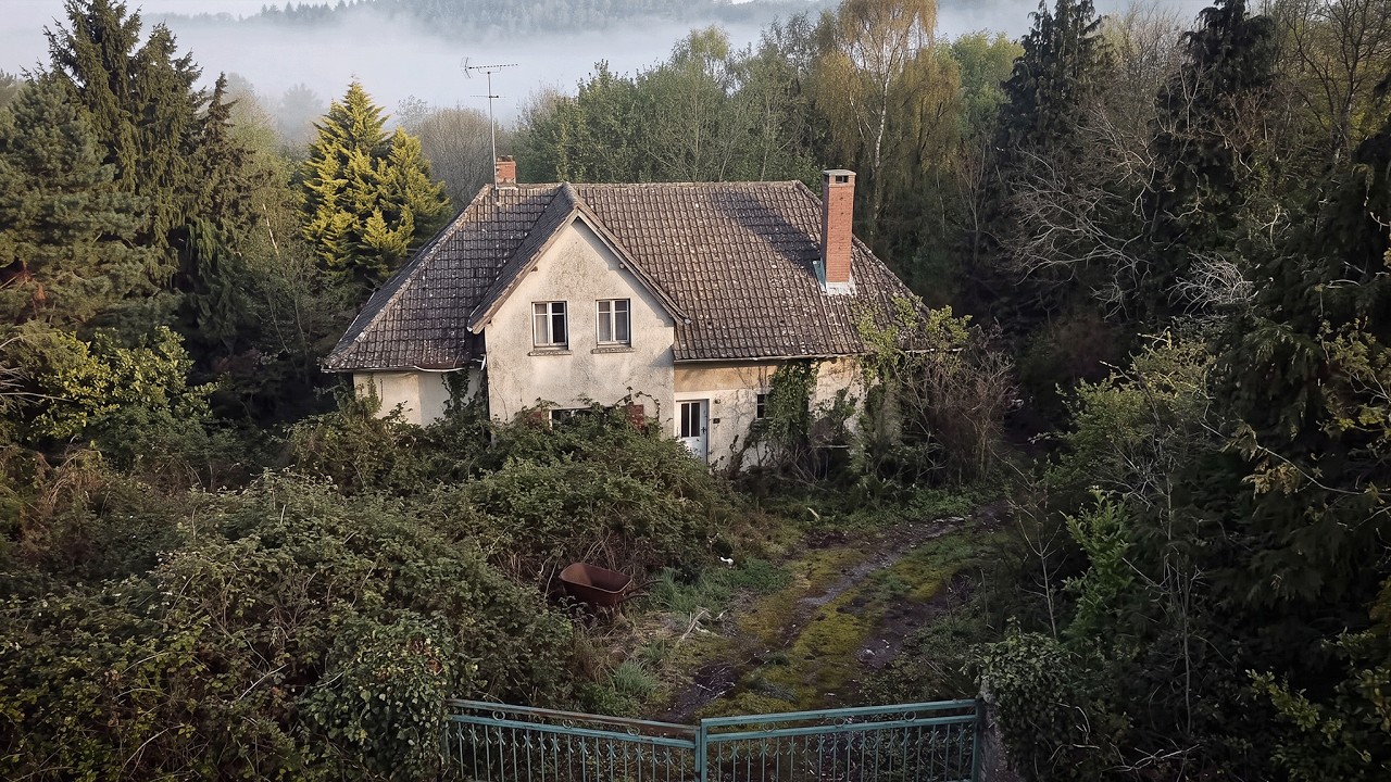 30-Year Abandoned House of a Family Who Fled After a Tragedy!