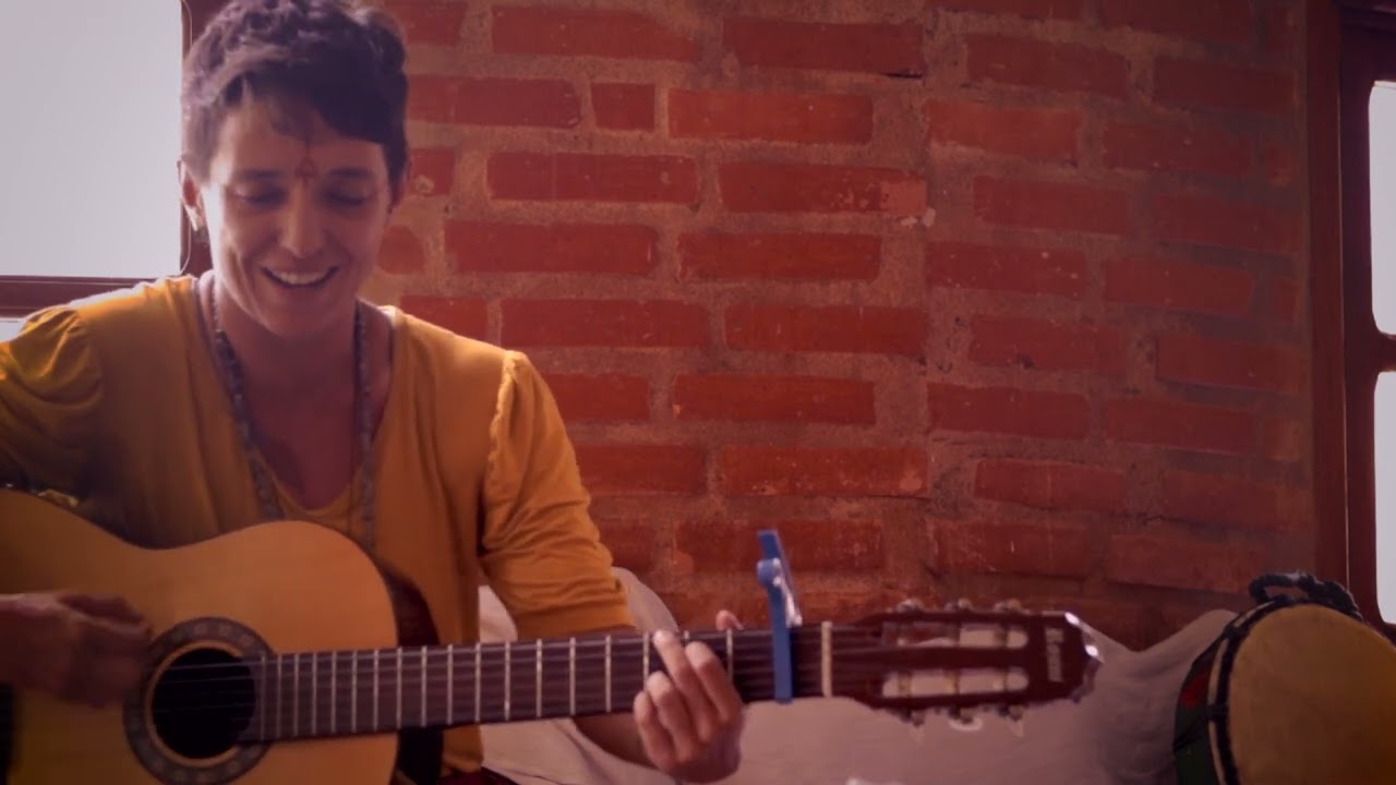 Aos meus avós - cantando Tainá Santos