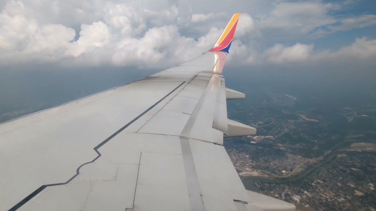 Southwest Boeing 737-700 landing at Cincinnati (Great view of downtown), July 2023