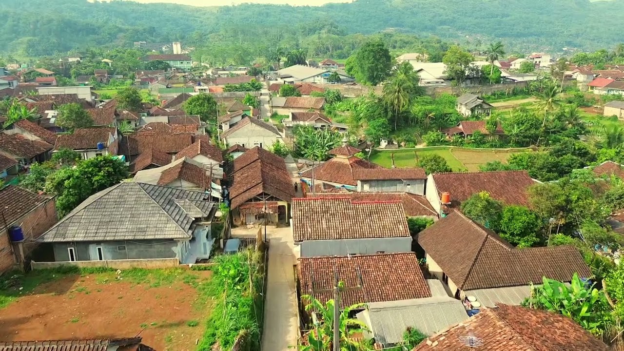 Melihat keindahan Kp. Cikaret, kebonmanggu, gunungguruh, kab. Sukabumi dari atas. #barayacikaret