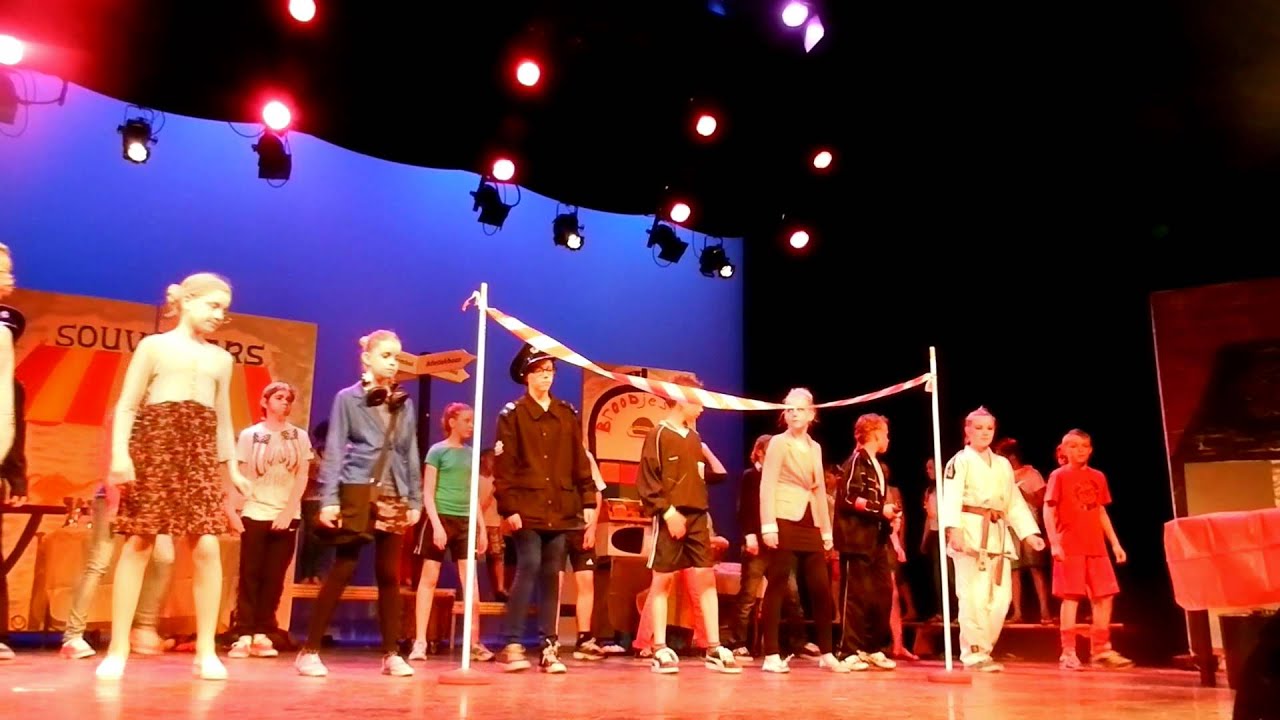 CBS de Vlinder groep 8 met musical Start...lied het plan