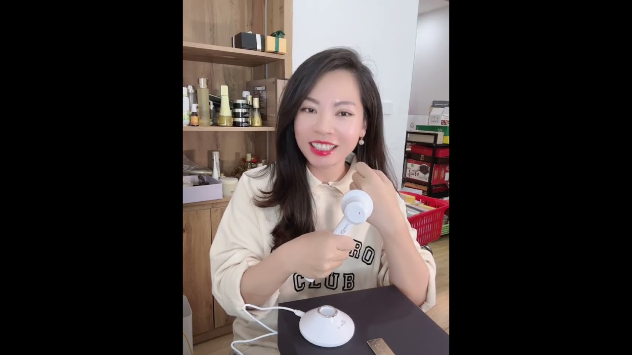 Máy di tinh chất đèn led CNP Tuneage Smart LED Triple Expert.