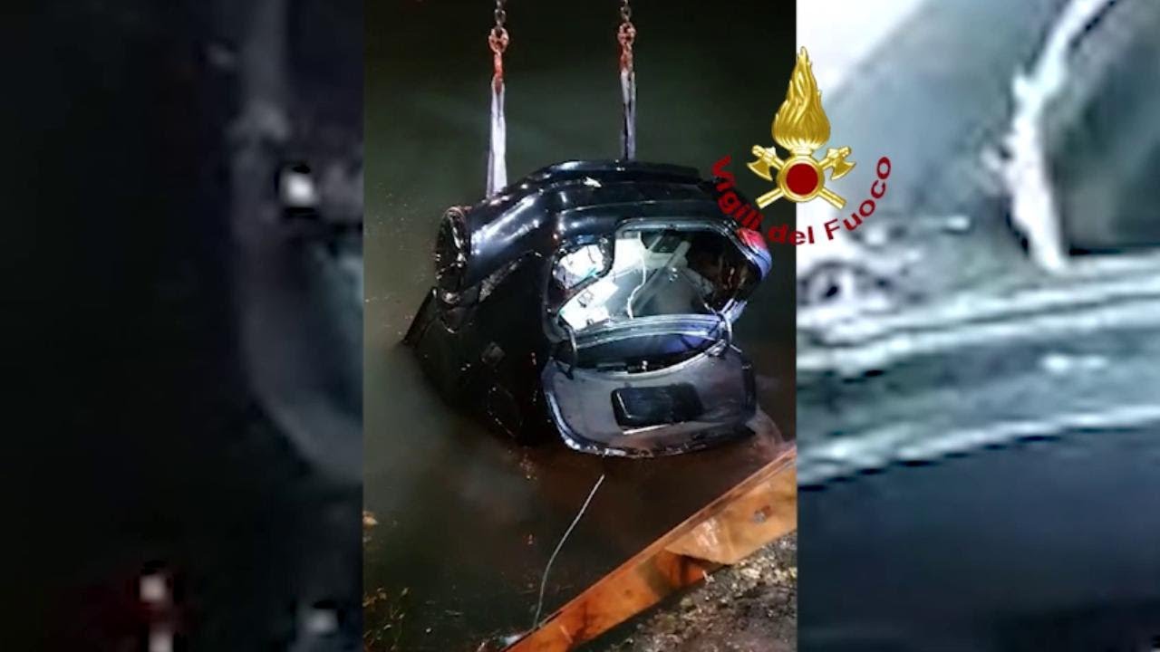 Tre giovani morti in auto: il recupero della Bmw dalle acque del Reghena