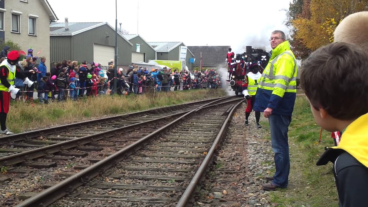 aankomst sint met de stoomtrein in lieren/beekberg