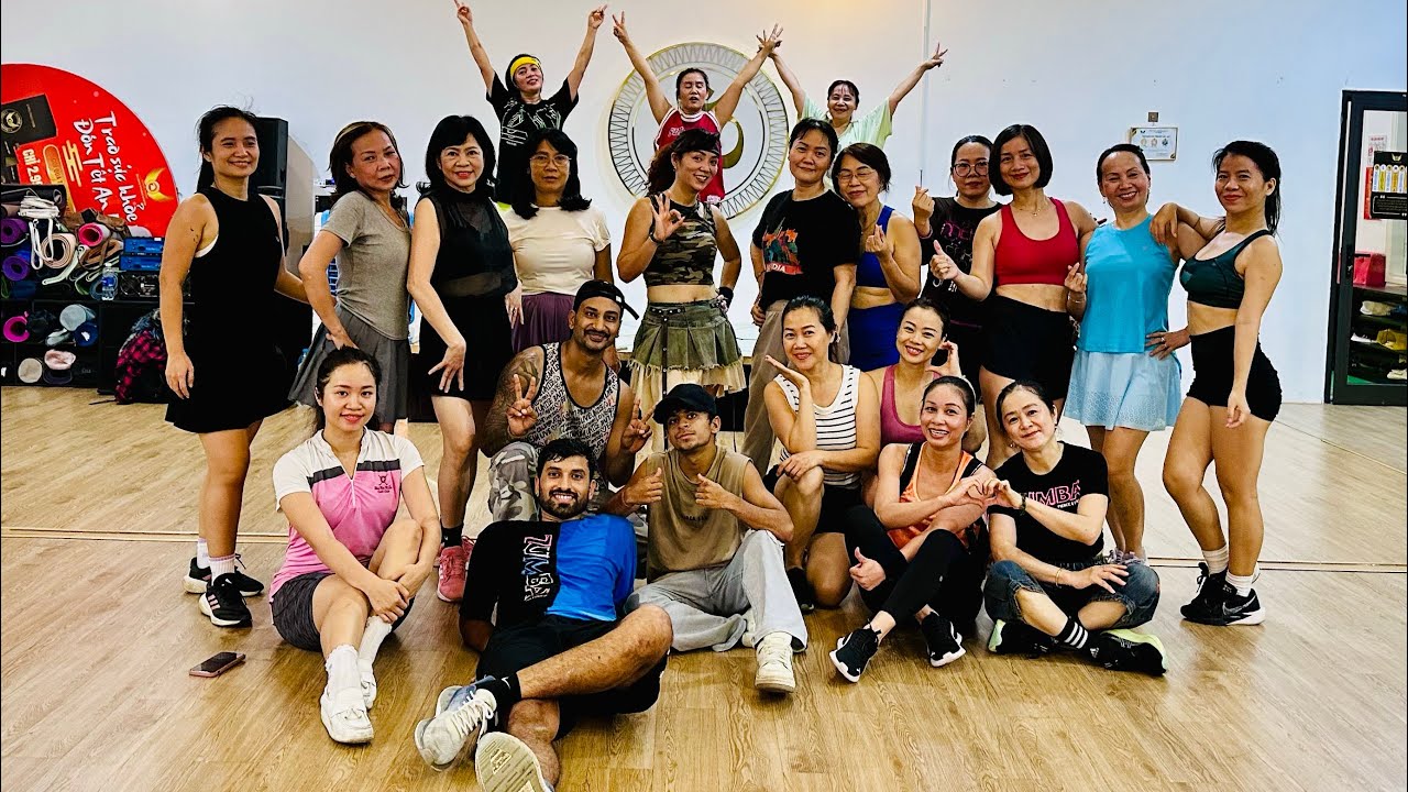 Evening zumba class is full of energy #zumba #zumbaworkout 