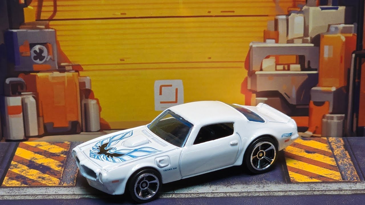 Давайте распакуем пылающий Pontiac Firebird от Hotwheels.