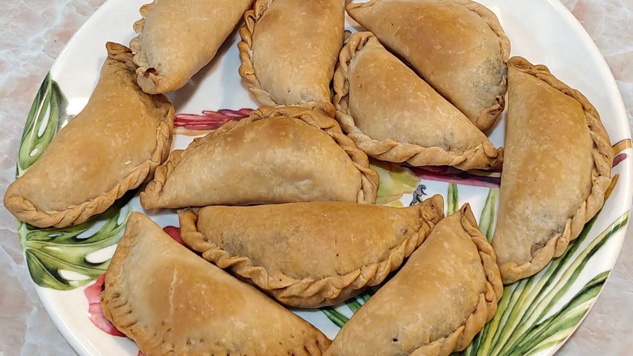 How to make crispy Gujhia with a secret ingredient 
