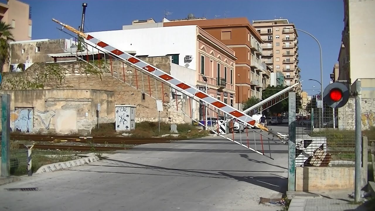 Spoorwegovergang Trapani (I) // Railroad crossing // Passaggio a livello