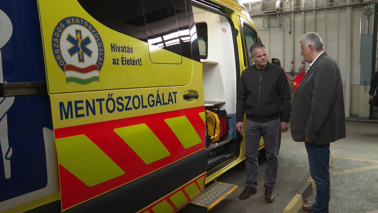Mentőautó átadása
