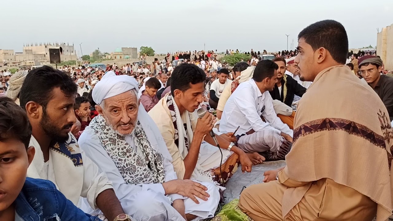 أجواء عيد الفطر 1442 في مدينة بيت الفقيه ، وجموع غفيرة تحضر لإقامة شعائر صلاة وخطبة العيد .