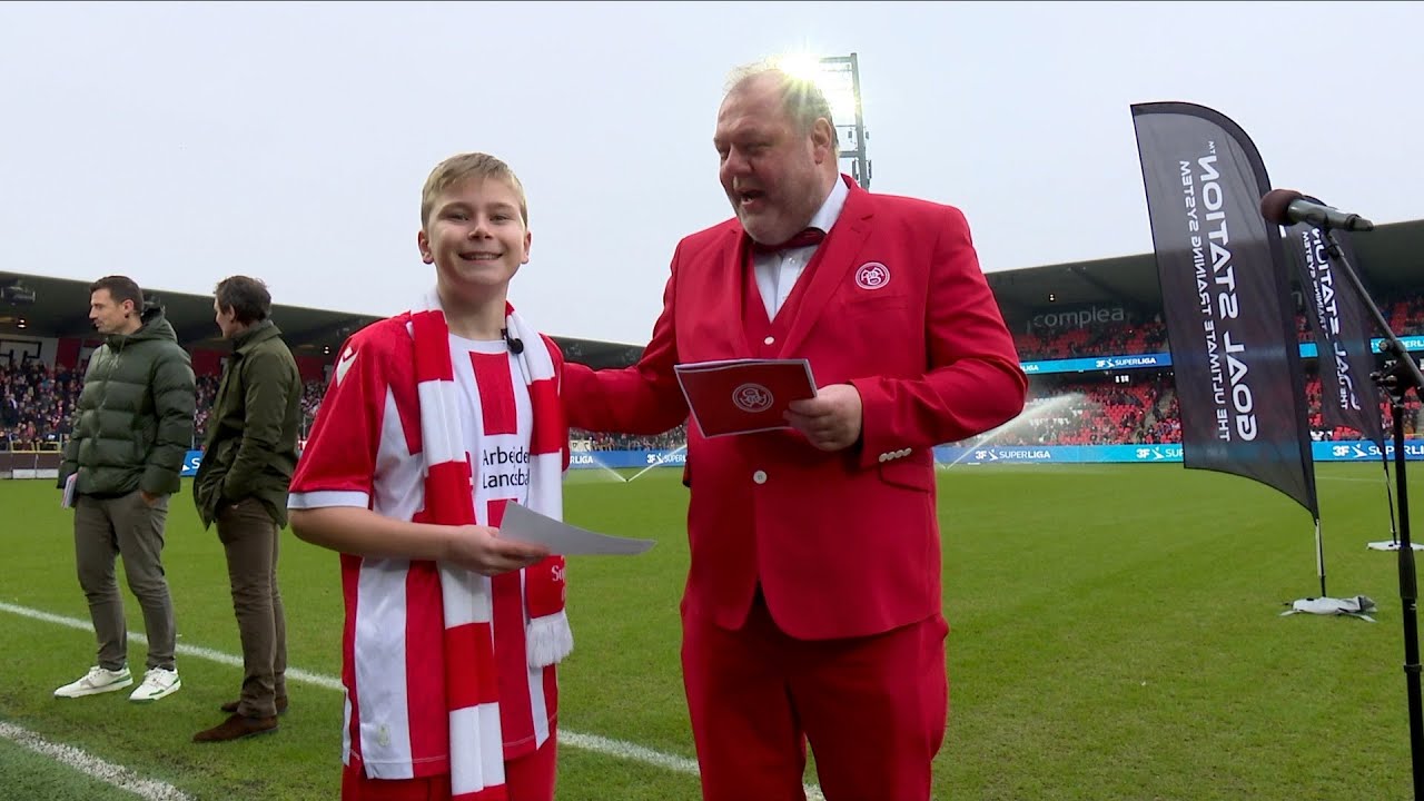 11-årige Isam som AaB's stadionspeaker