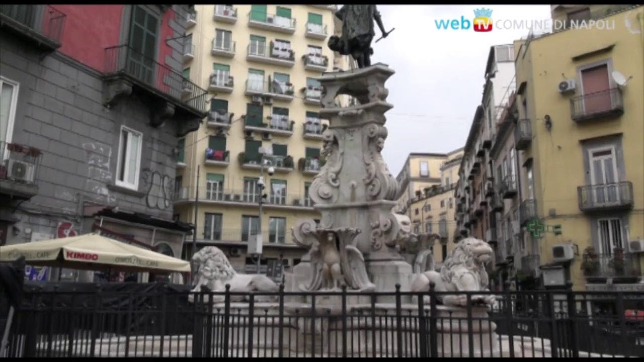 Napoli, un cancello per proteggere la fontana di Monteoliveto