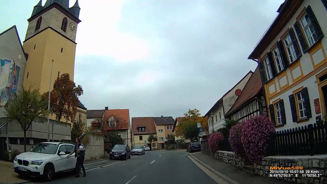 D: Geisfeld. Gemeinde Strullendorf. Landkreis Bamberg. Ortsdurchfahrt. Oktober 2015