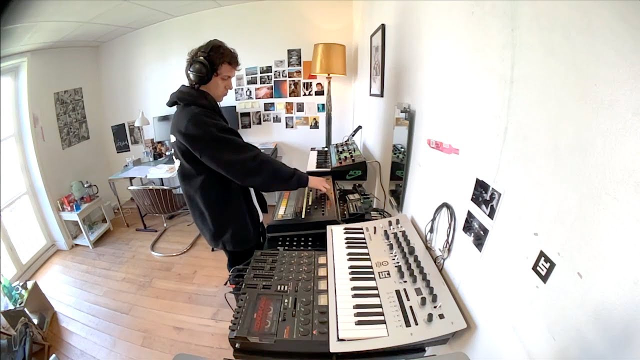 LIVE HYPNOTIC TECHNO // Roland TR-808 + Moog Grandmother