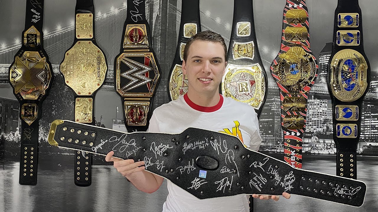 MES CEINTURES DE CATCH SIGNÉES PAR LES SUPERSTARS DE LA WWE