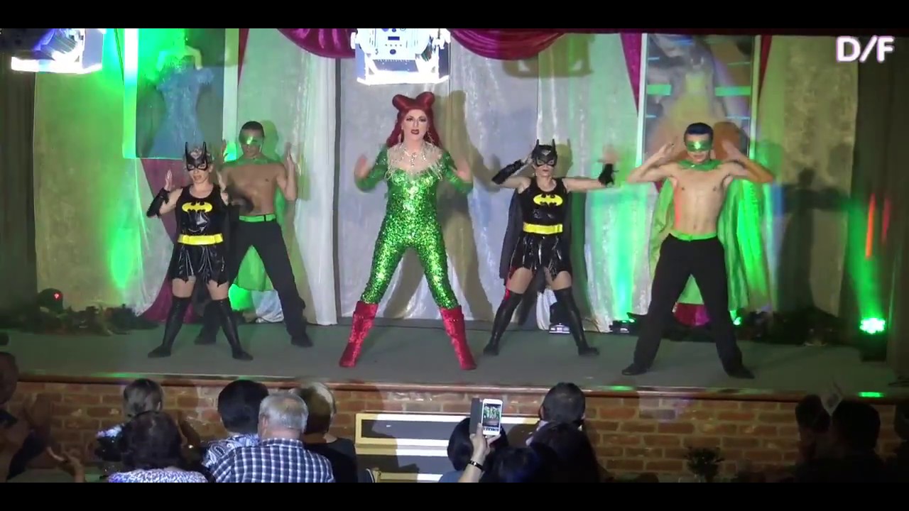 travestie show van Miss Thalia
